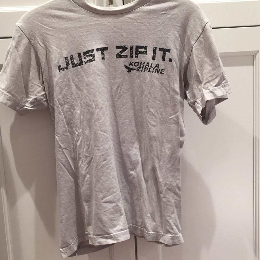 Super cute Hawaii zip line shirt
